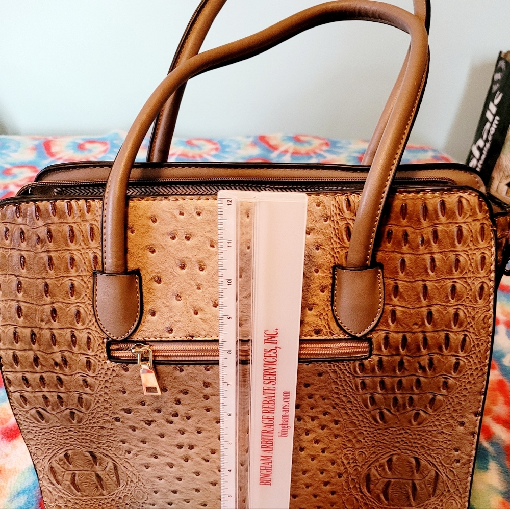 Trendy Ostrich pattern Handbag - Picture 2 of 4